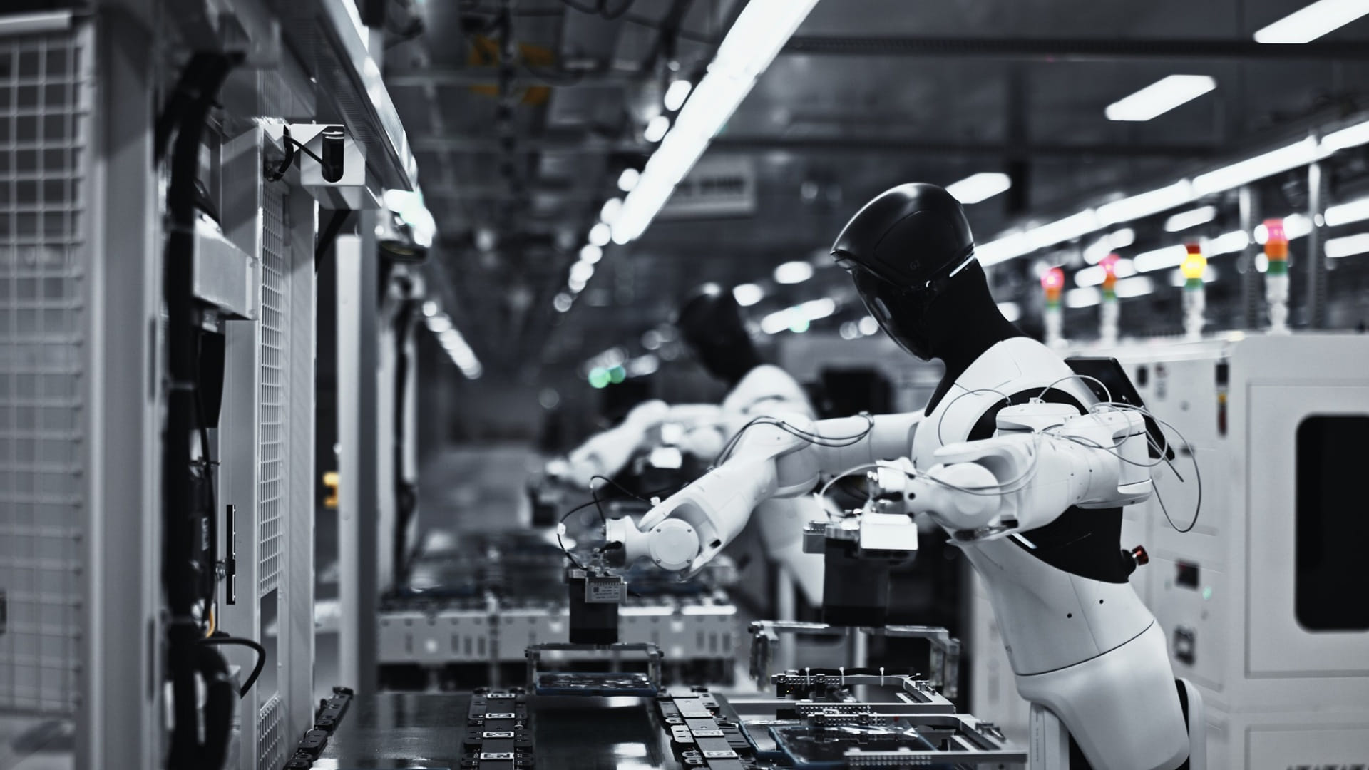 Robôs humanoides da Agibot assumem linha de produção de tablets na China