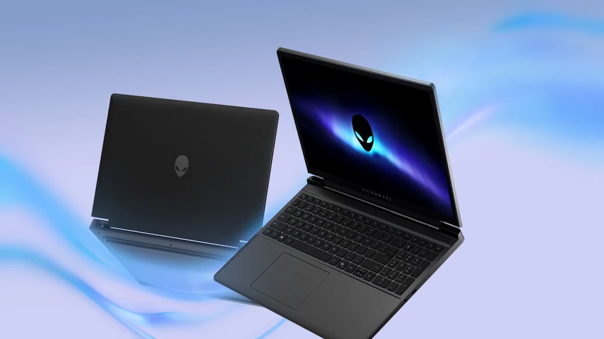 Alienware 15 visto de frente e de costas, com o logo do alien na tampa
