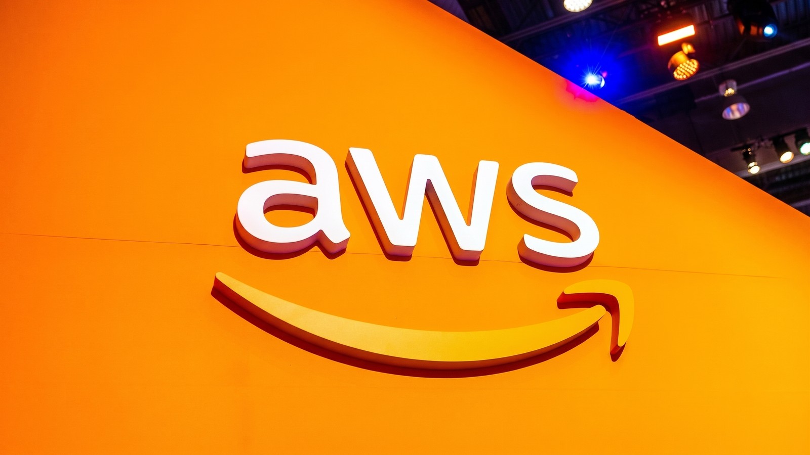Amazon investiga engenheiros que criticaram data centers de IA