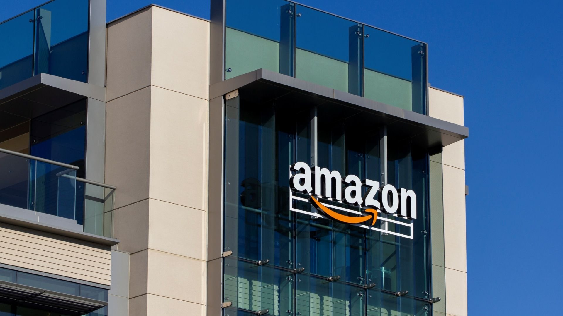 Cade arquiva caso sobre investimento da Amazon na Anthropic, mas avisa que segue de olho