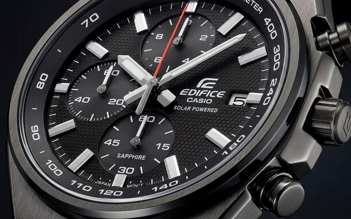 Detalhe do mostrador do Casio Edifice EFS-S660 na versão preta