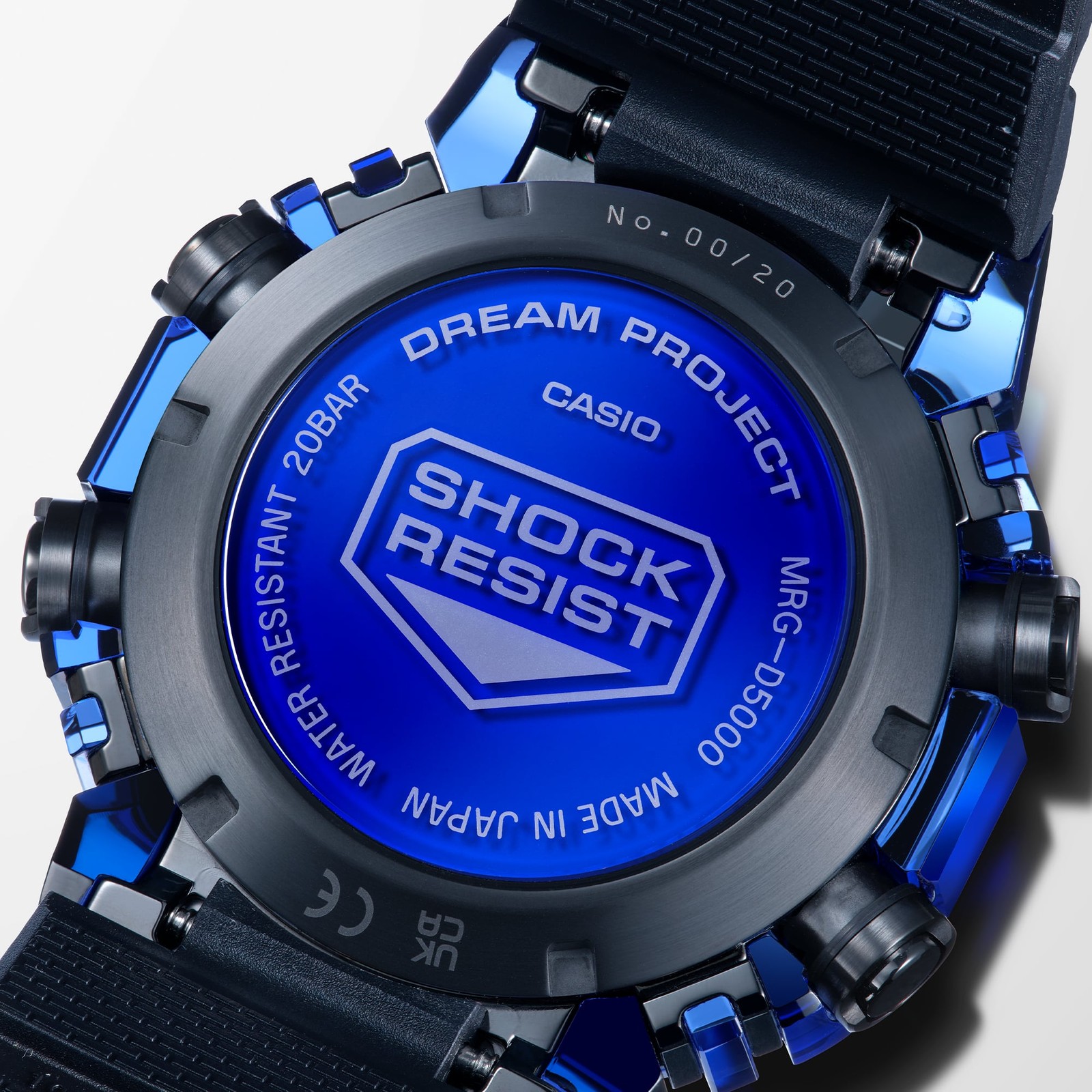 Lateral do G-Shock MR-G com a safira encaixada na caixa de titânio