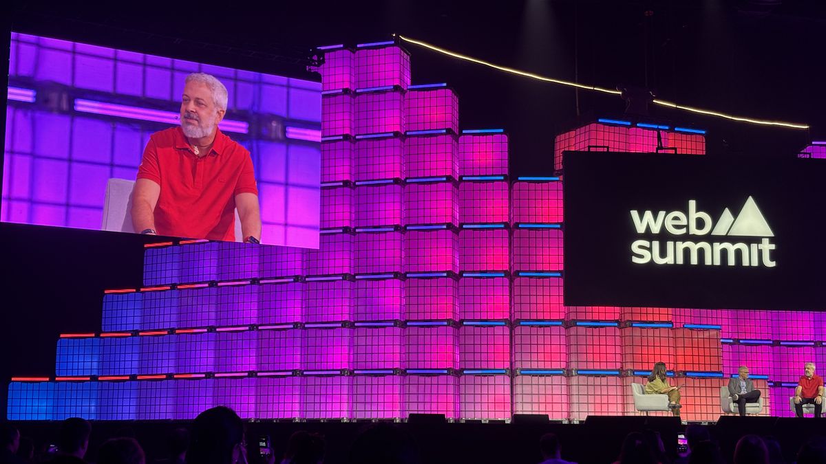 Apresentação da Claro no palco do Web Summit Rio
