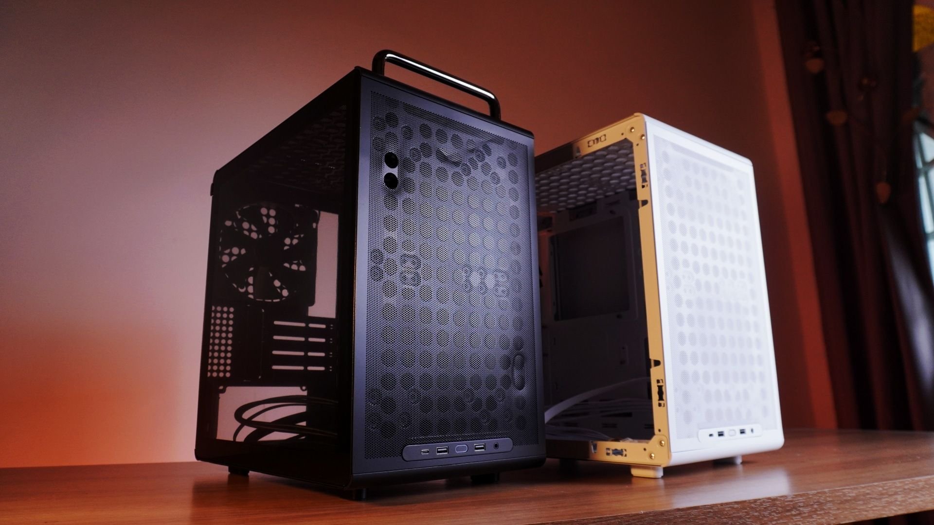 Cooler Master Qube 300L em branco, com painel frontal perfurado