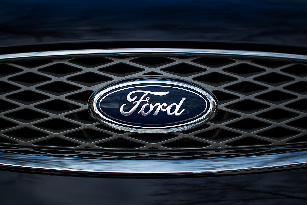 Fábrica da Ford: montadora reforça times de engenharia após falhas da IA