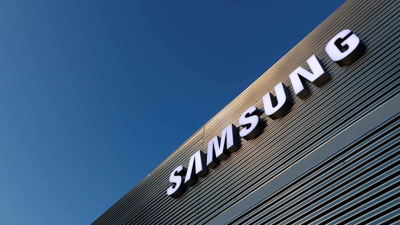 Galaxy Buds T1: código da Samsung revela fone com gancho de orelha, ANC e cerca de seis horas de bateria para esportes