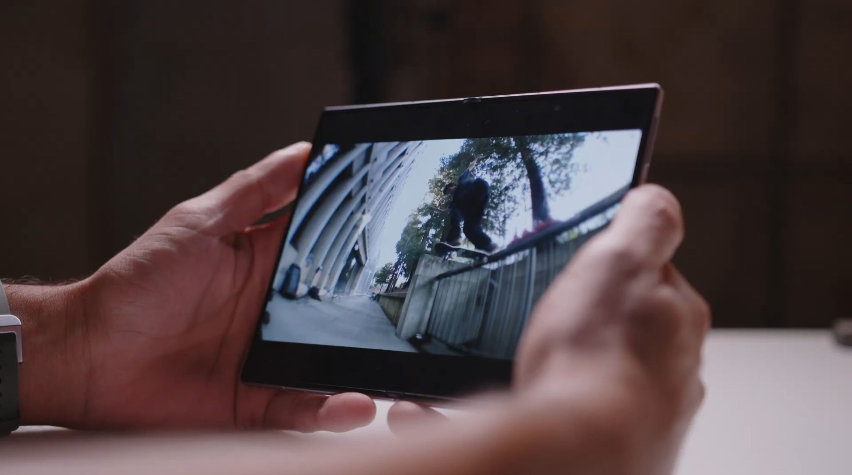 Conserto do Galaxy Z Fold 8 pode passar de R$ 13 mil no Brasil
