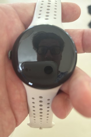 Google Pixel Watch 5 vaza em certificação com quatro versões diferentes