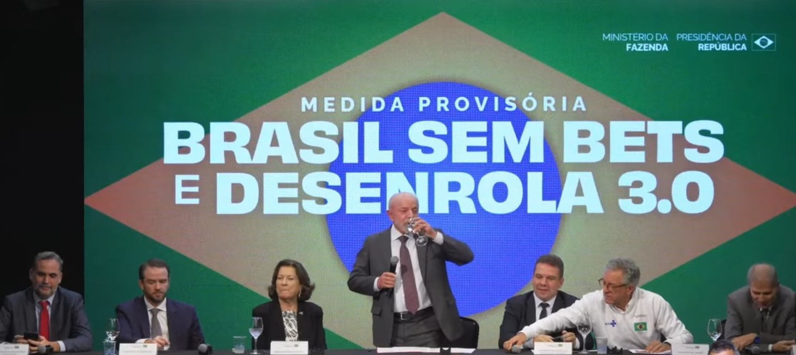 Governo pede bloqueio de 5,2 mil sites de bets e manda Apple e Google tirarem 186 apps das lojas