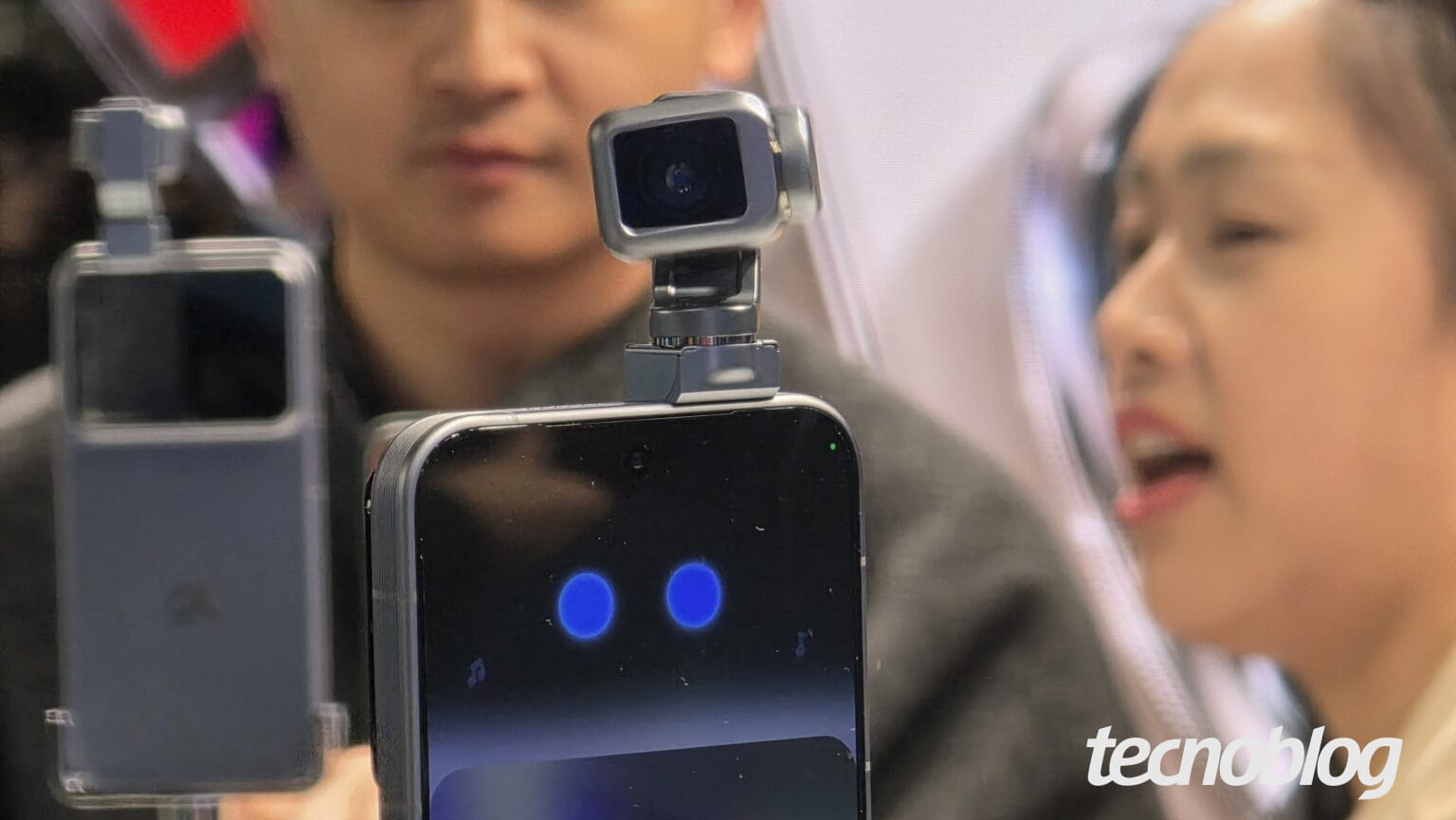 Honor Robot Phone chega em agosto com câmera de 200 MP em gimbal robótico