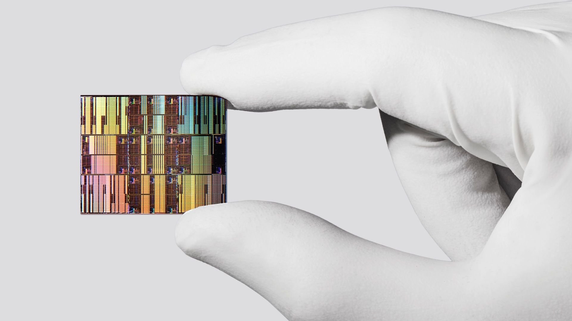 IBM apresenta chip de 0,7 nanômetro com 100 bilhões de transistores