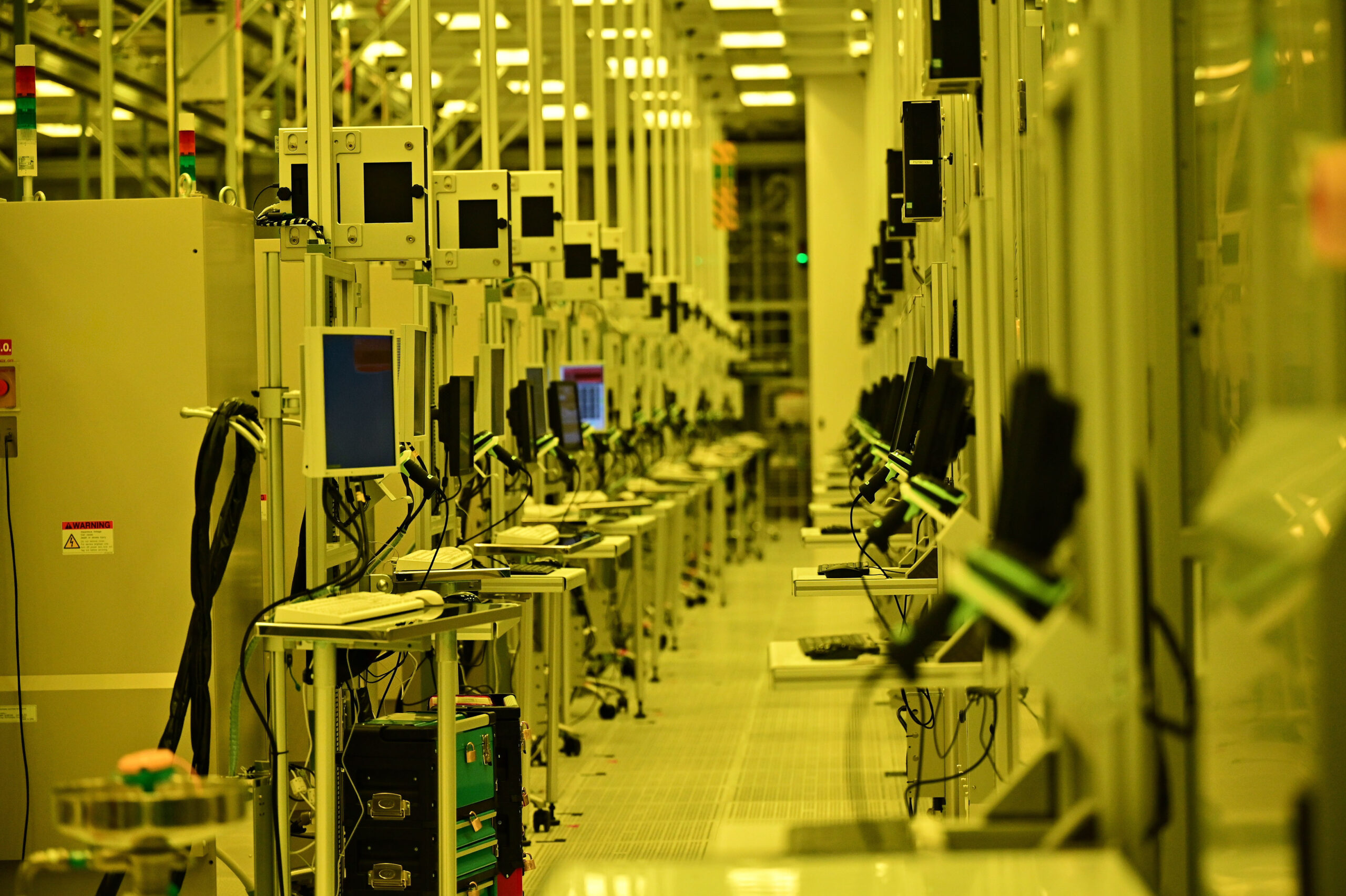 Estações de manufatura na Fab 52, no Arizona, onde a Intel produz chips no processo 18A