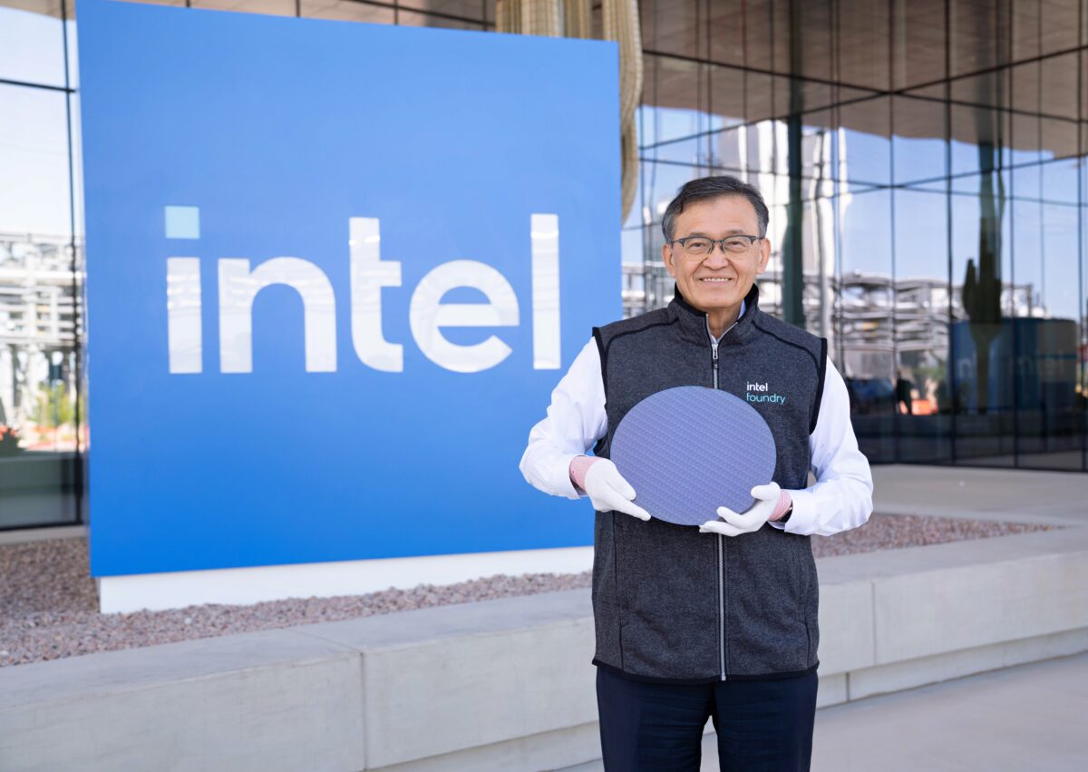 Intel 18A supera falhas de rendimento e mira produção recorde de chips de 1,8 nm