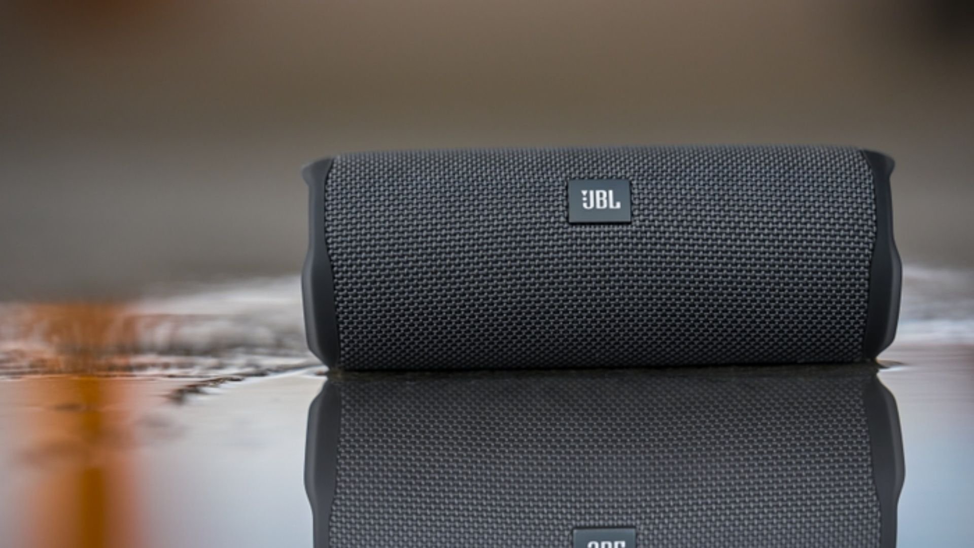 JBL Flip Essential 3 SE chega ao Brasil com IP67, LE Audio e 12 horas de bateria