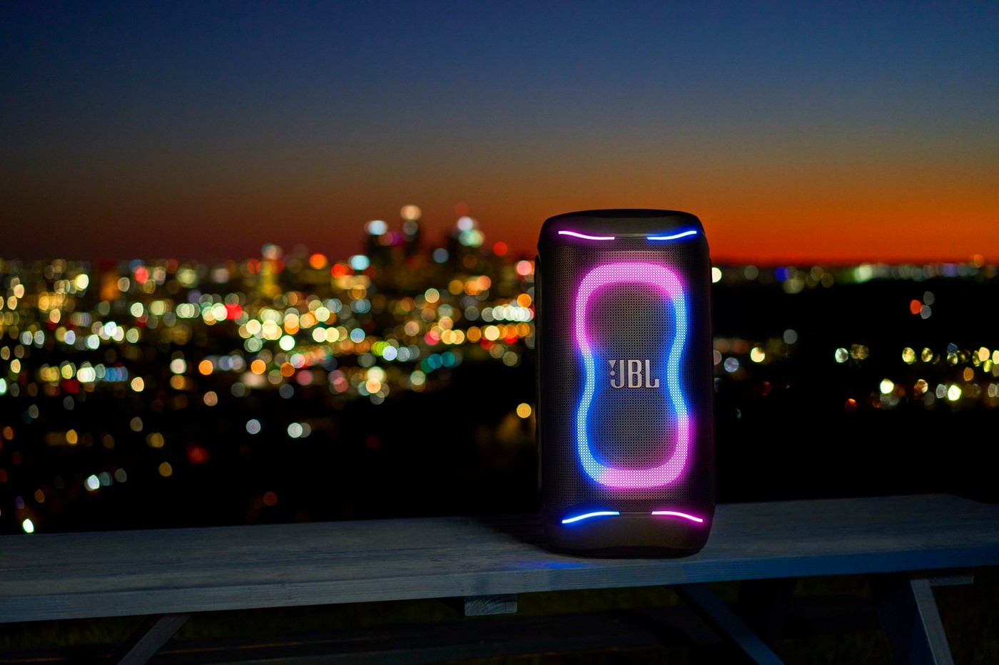 JBL PartyBox 130 chega ao Brasil por R$ 2.499 com 200 W RMS e luzes RGB