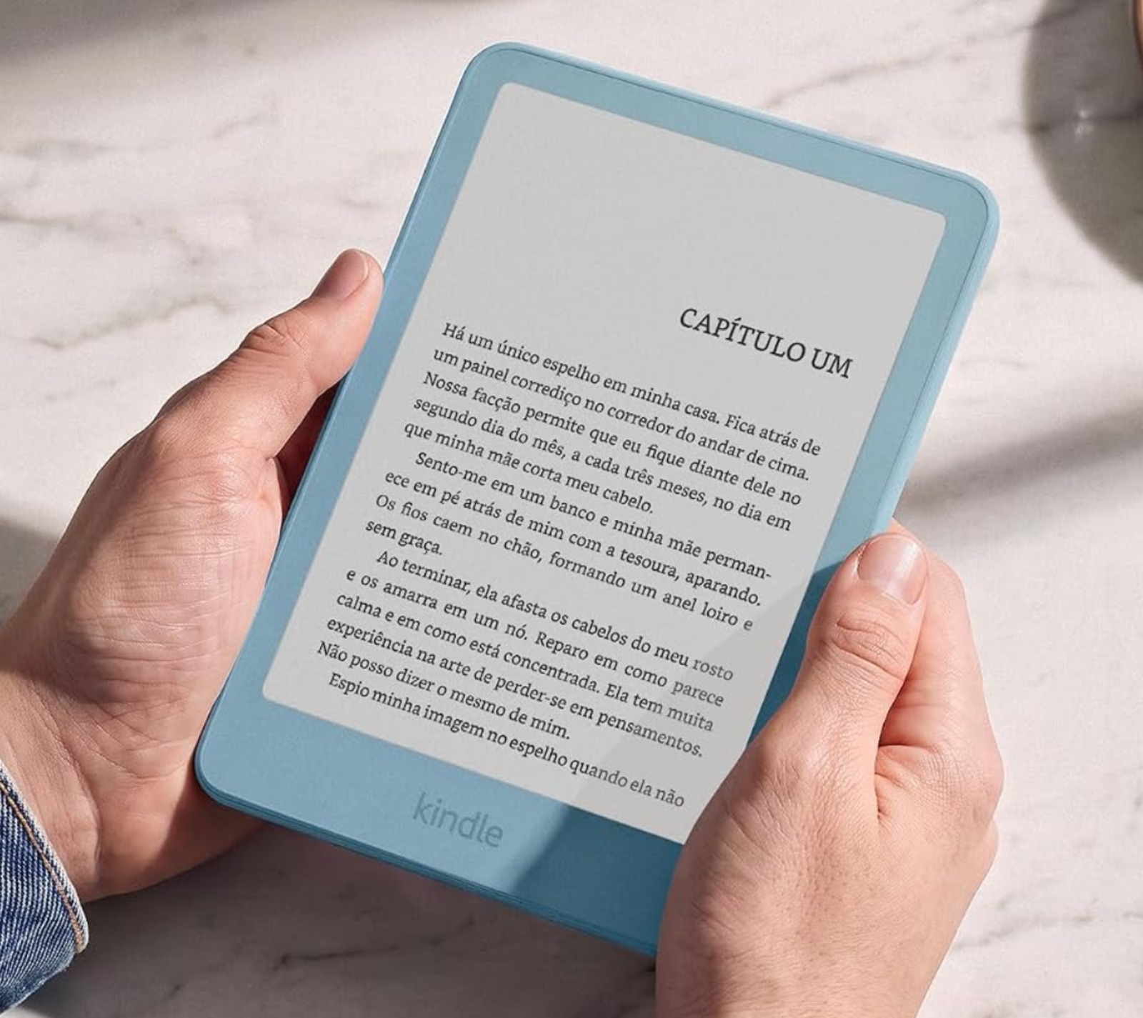 Novo Kindle de 2026 nas cores azul claro e lilás