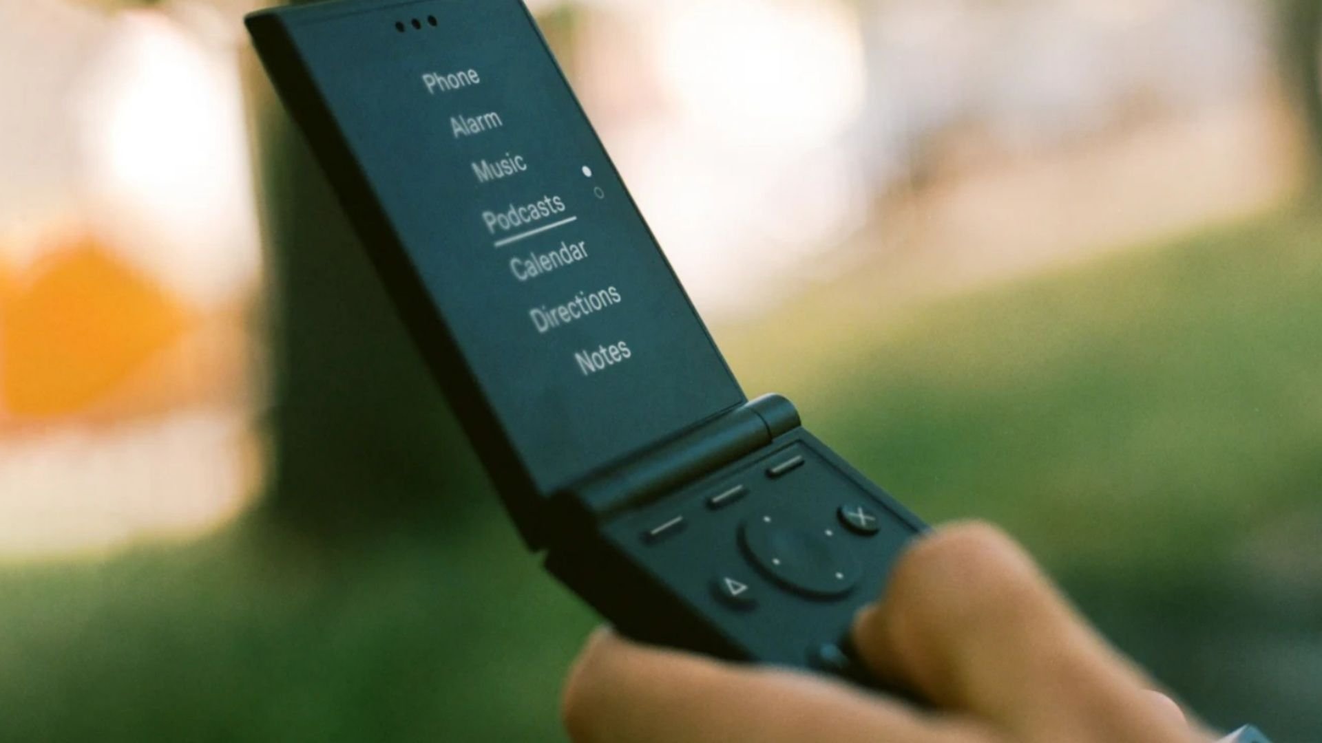 Light Flip: startup lança celular dobrável minimalista e sem IA para desconectar do smartphone
