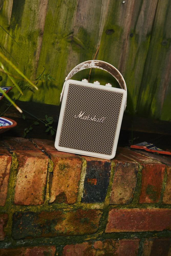 Marshall Stockwell III na cor Cream em ambiente externo