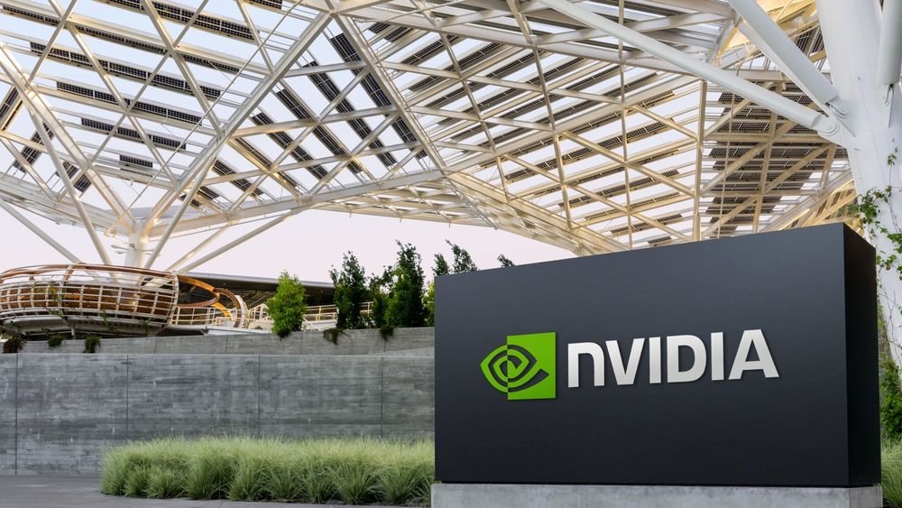 Nvidia bate recorde na bolsa e chega a US$ 5,7 trilhões, perto da marca inédita de US$ 6 trilhões