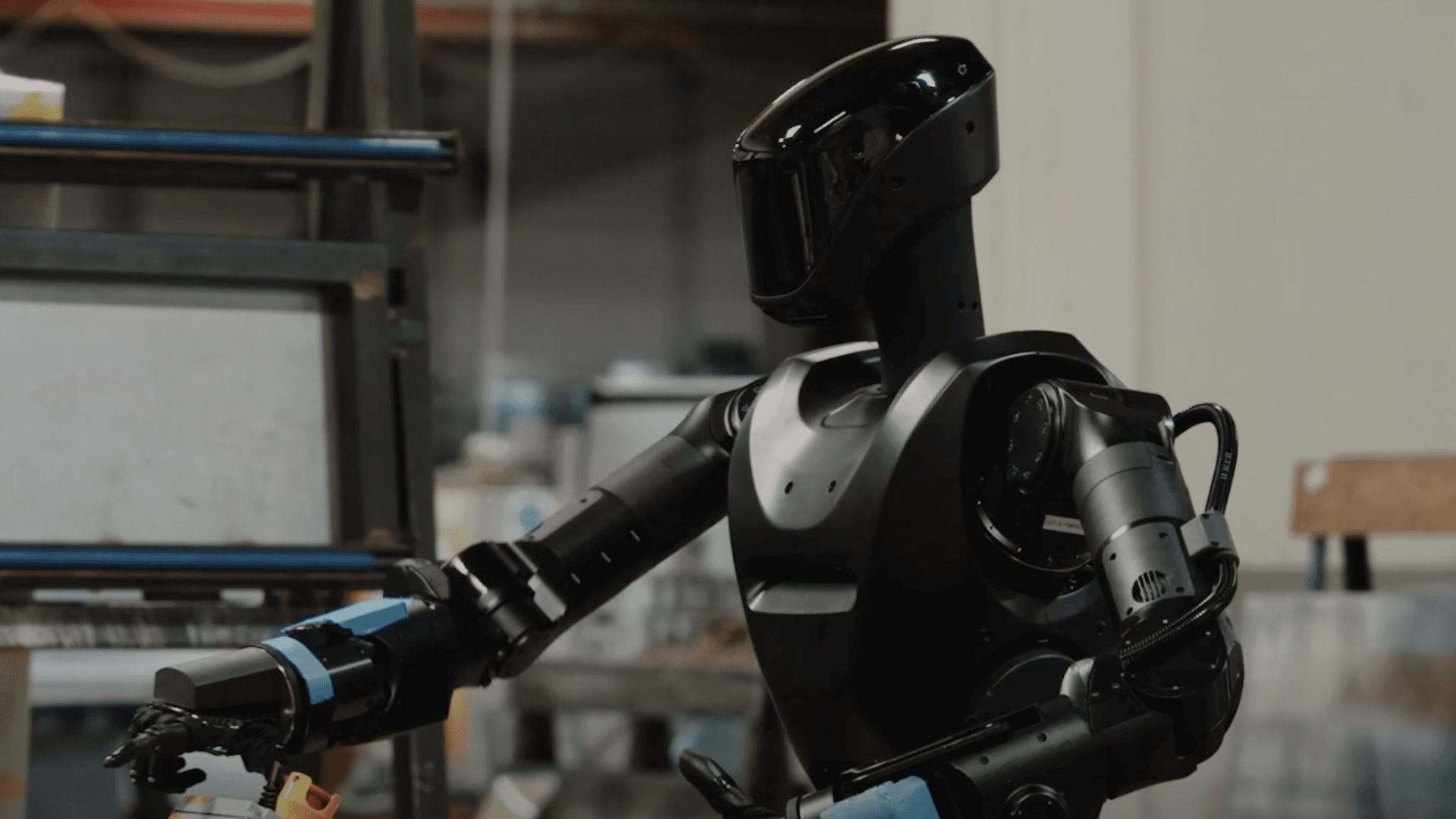 Startup apoiada por Eric Trump produz robô humanoide de combate para guerras