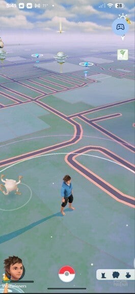 Jogador escaneando um ponto de interesse no Pokémon GO em realidade aumentada