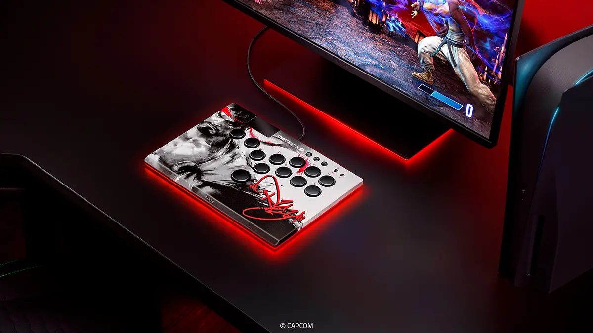 Razer Kitsune Ryu Edition com placa de alumínio em preto e branco e detalhes em vermelho