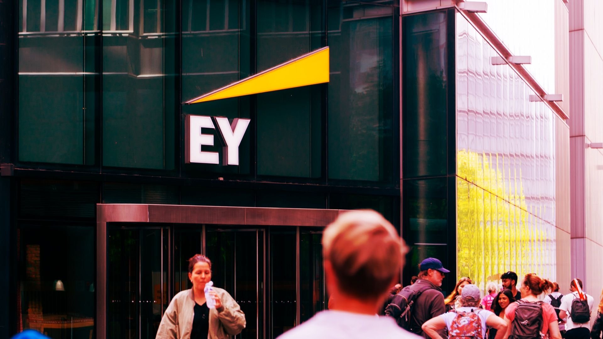 ShinyHunters ameaça vazar dados roubados da Ernst & Young