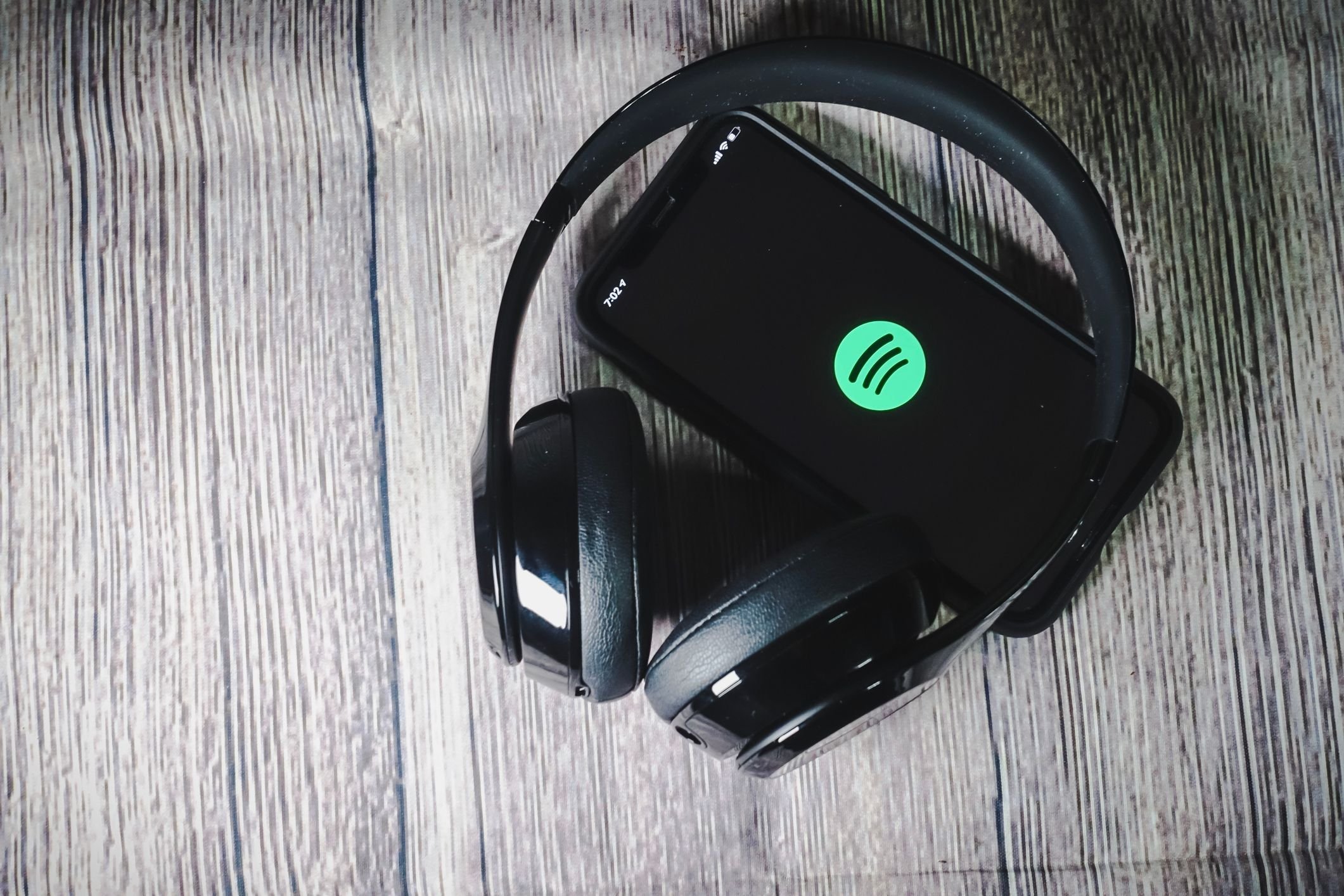 Spotify ganha assistente de IA para buscar música e controlar o app por voz
