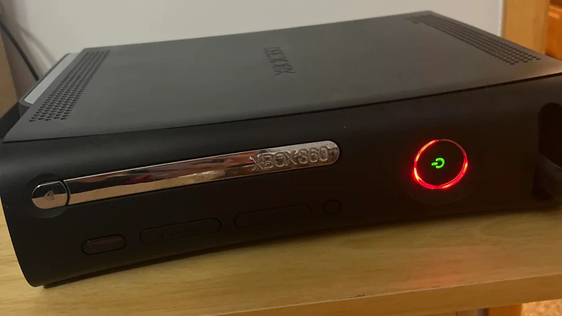 Detalhe do LED frontal da Steam Machine sinalizando falha de hardware