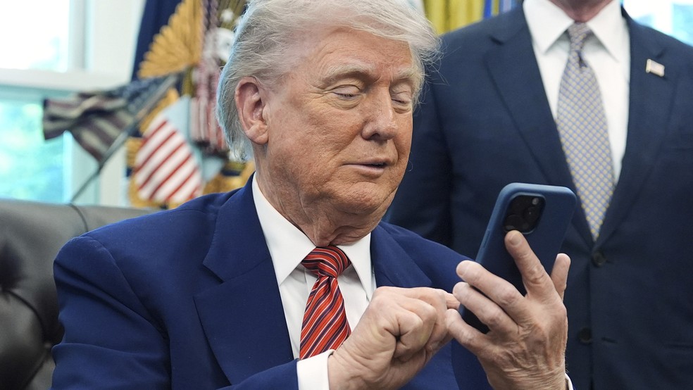 Tarifaço de Trump poupa eletrônicos: o que muda no preço de TVs e notebooks no Brasil