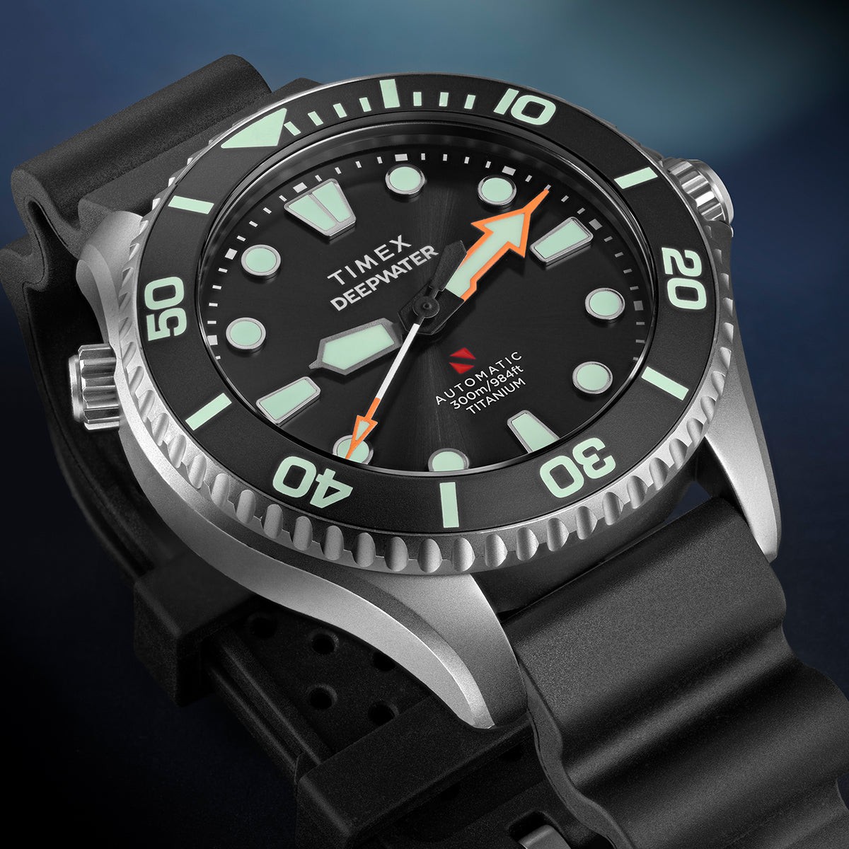 Timex Deepwater Meridian 300 com caixa de titânio e bezel giratório