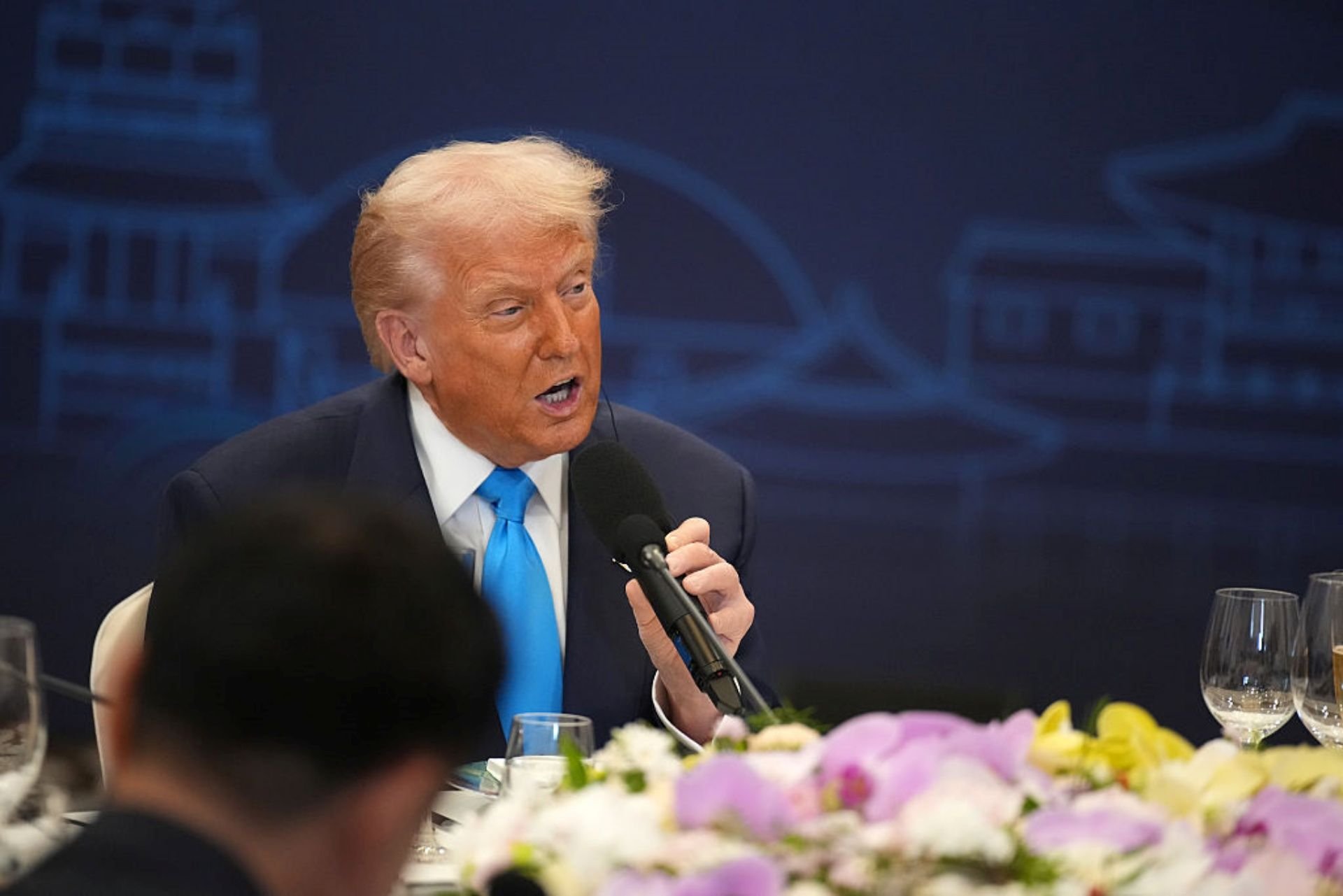 Trump critica regulamentação da IA: 'Regras excessivas podem acabar com a indústria'