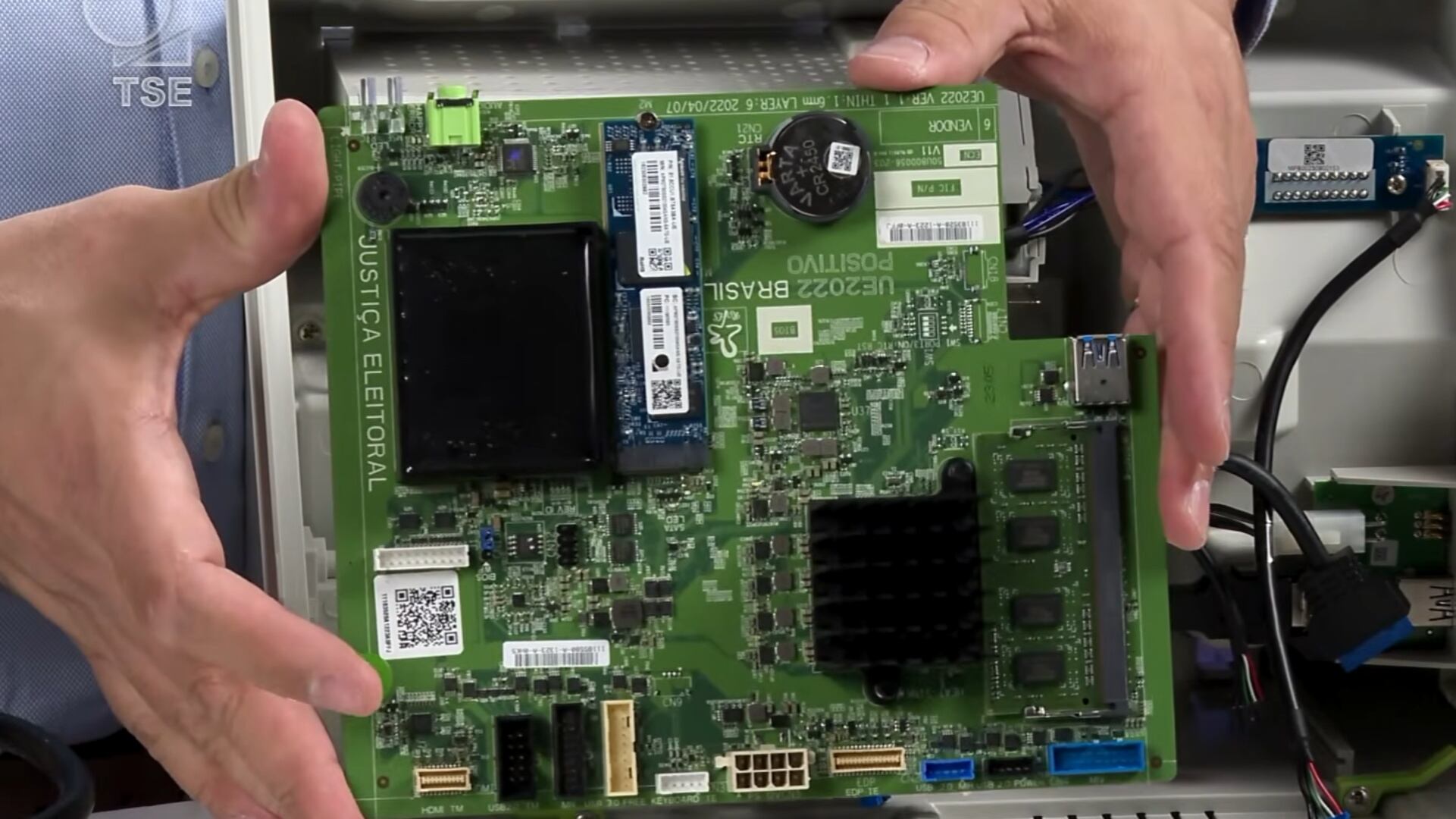 Urna eletrônica de 2026 tem Intel Atom, 4 GB de RAM e SSD M.2; veja a ficha técnica da UE2022