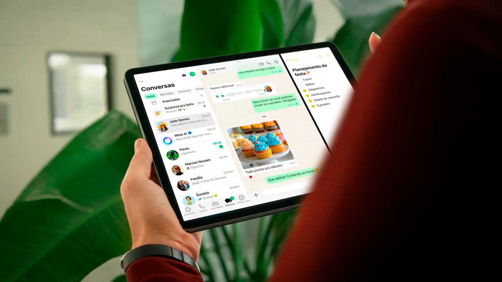 Barra de navegação flutuante de vidro no WhatsApp para iPad