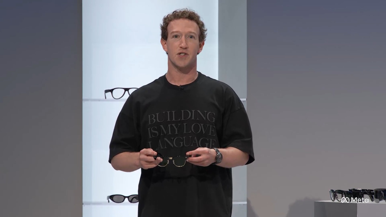 Zuckerberg rebate apelido de “óculos de tarado” e diz que menos de 0,1% dos donos burlam o LED da câmera